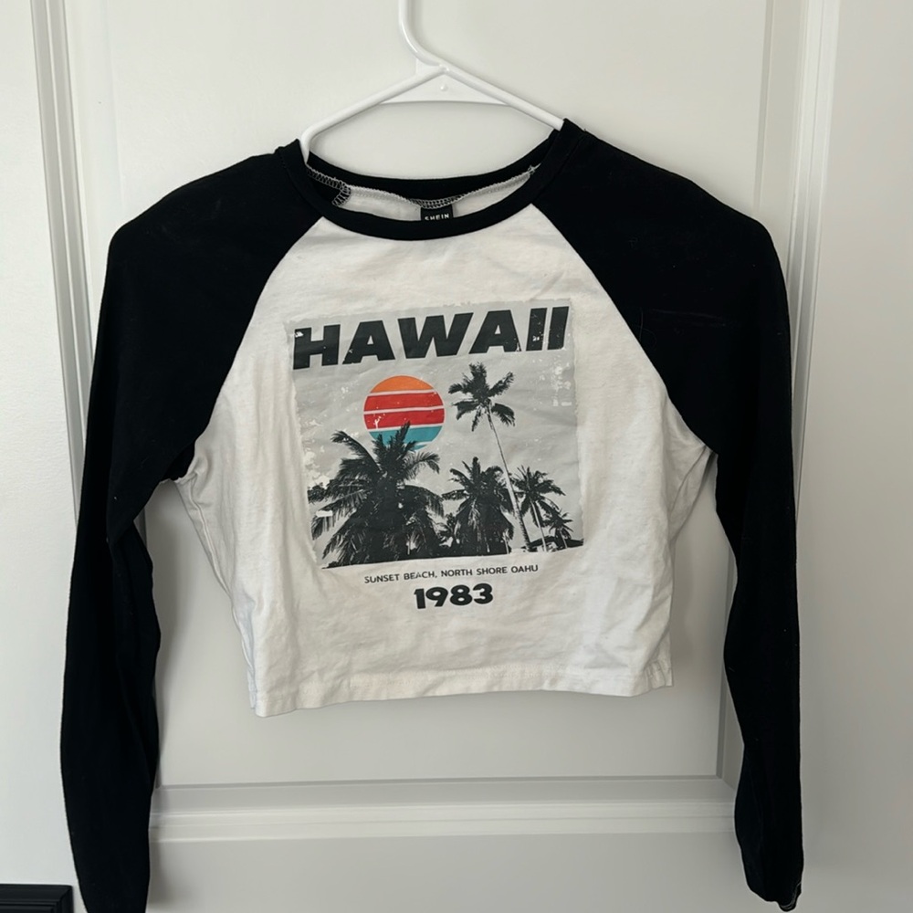 Shein brand Hawaii crop top. Long sleeve size extra small. Never worn.